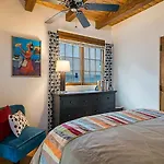 Deseo de Santa Fe, 2 Bedrooms, Patio, WiFi, Sleeps 4
