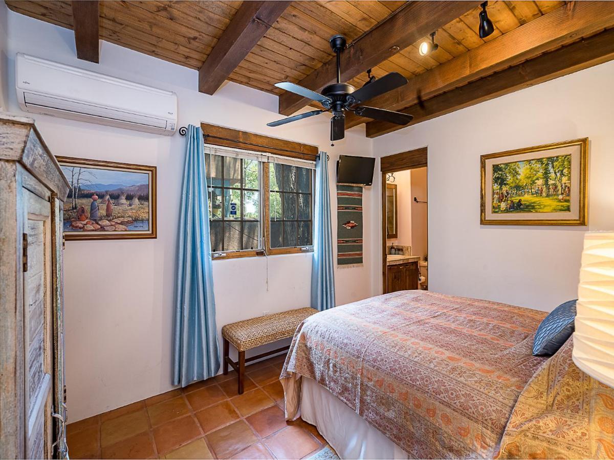 Deseo De Santa Fe, 2 Bedrooms, Patio, Wifi, Sleeps 4