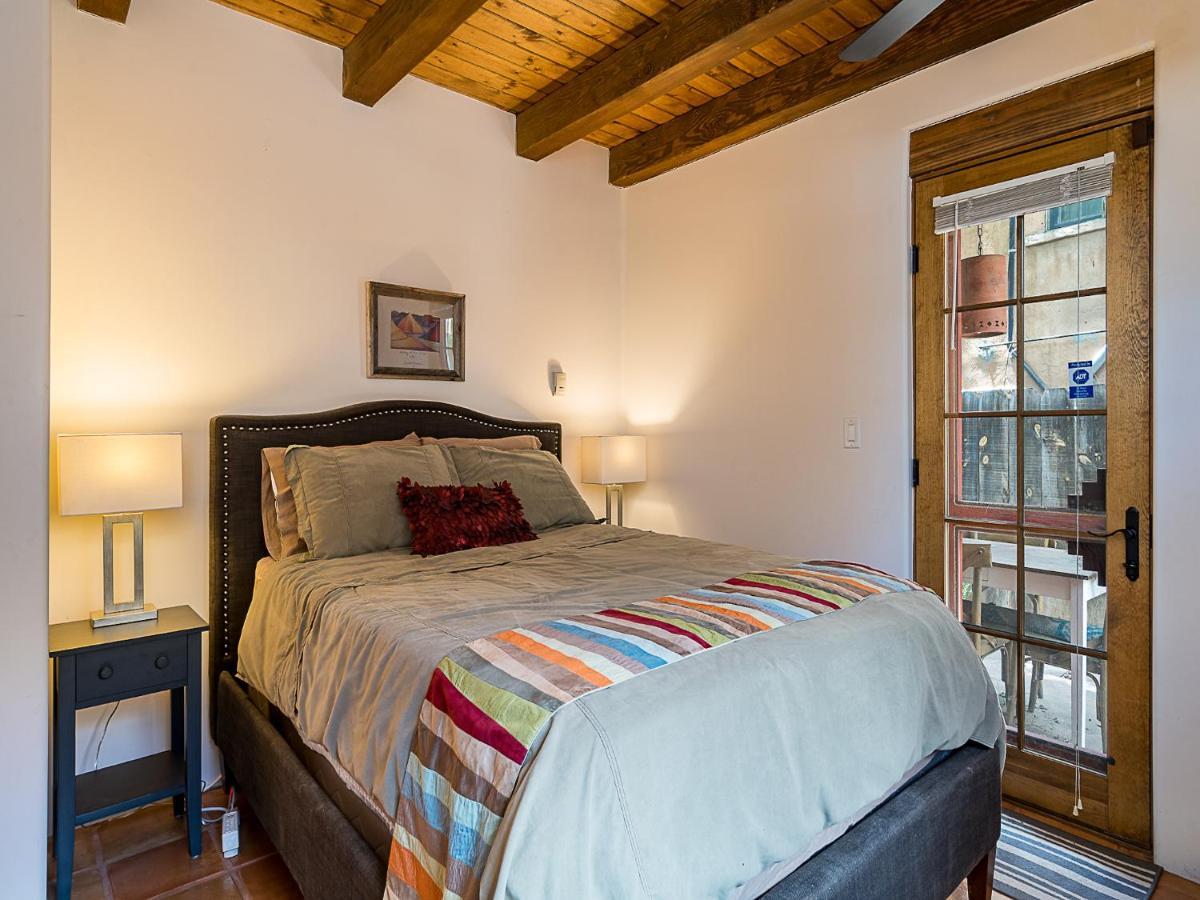 Deseo De Santa Fe, 2 Bedrooms, Patio, Wifi, Sleeps 4